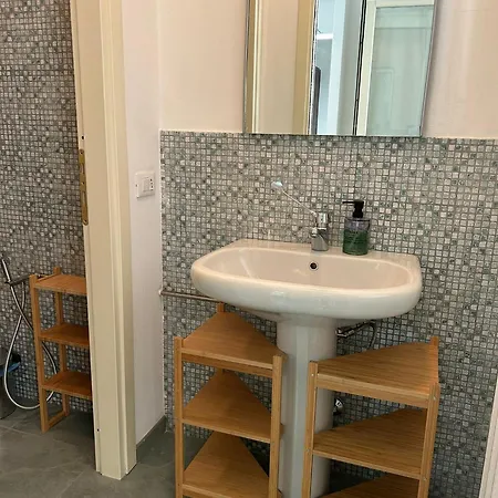 Apartment Sisters' 2